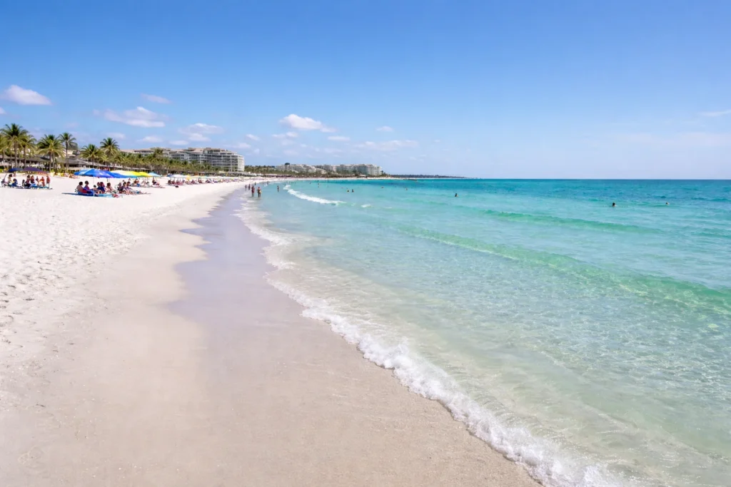 Top 5 places to visit in Sarasota Florida – Siesta Key Beach with white quartz sand and turquoise Gulf waters